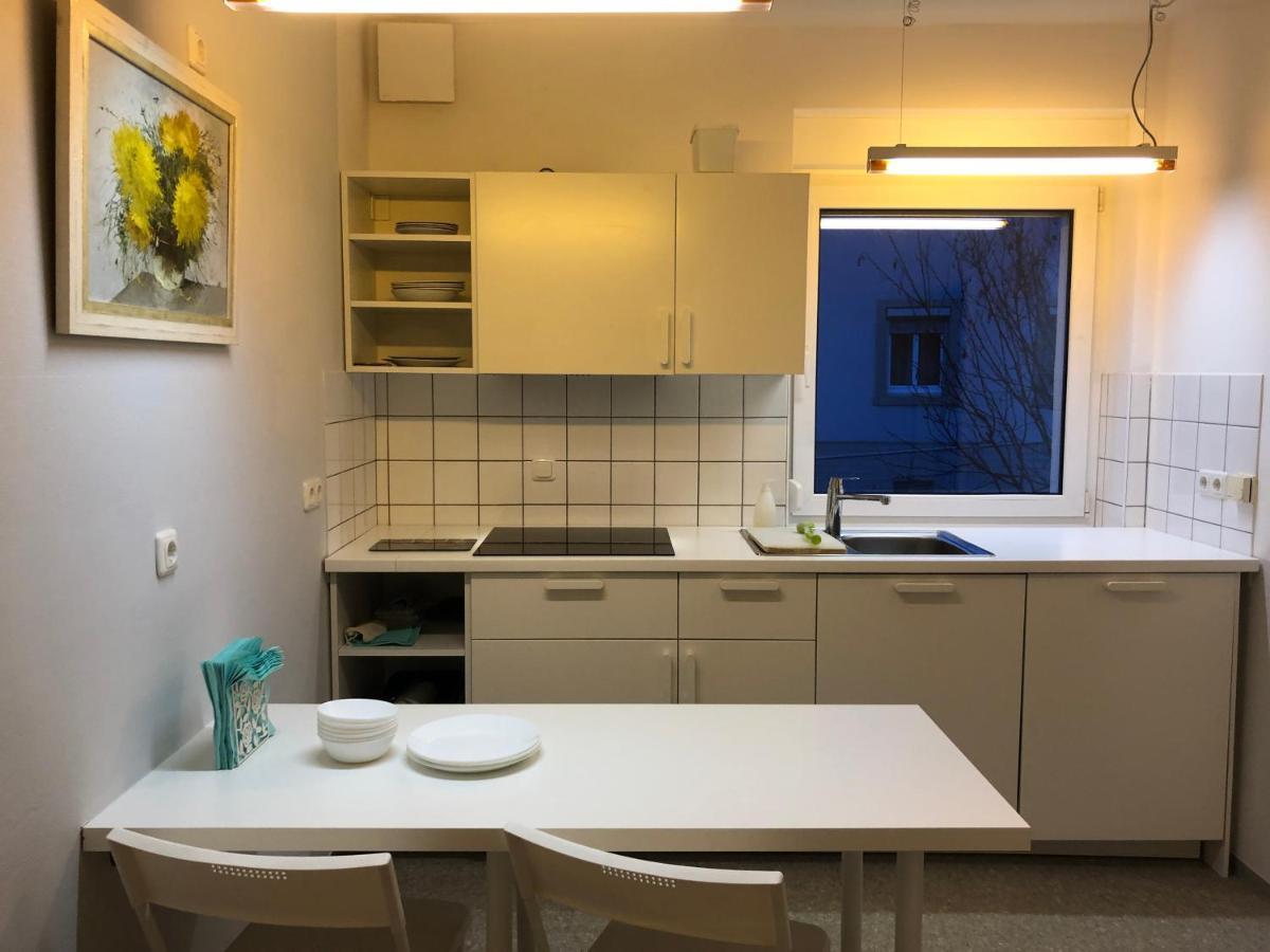 Altstadt Naehe 7 Min Fussweg Ueber Alte Maibruecke Zu Pension Mit Balkon & Garten, Ideal For Long Stay, Relocation Ochsenfurt Eksteriør bilde