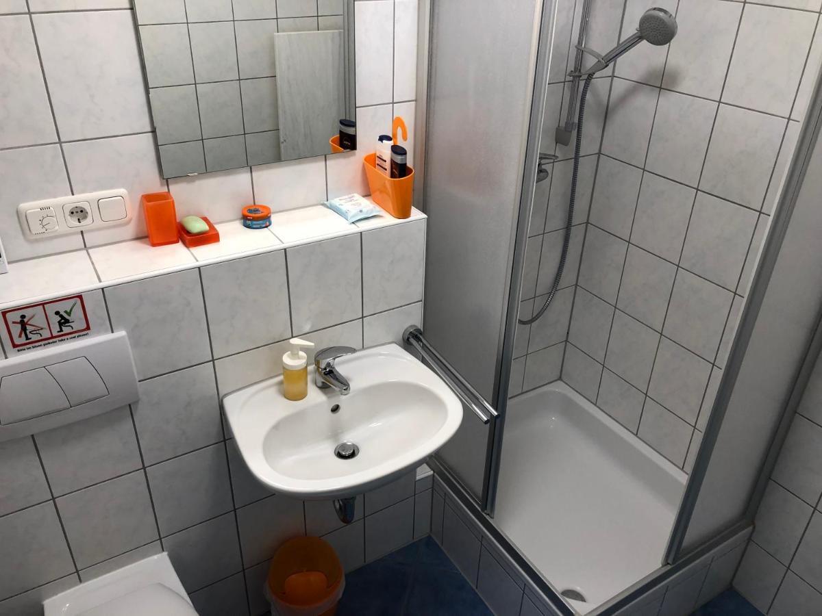 Altstadt Naehe 7 Min Fussweg Ueber Alte Maibruecke Zu Pension Mit Balkon & Garten, Ideal For Long Stay, Relocation Ochsenfurt Eksteriør bilde